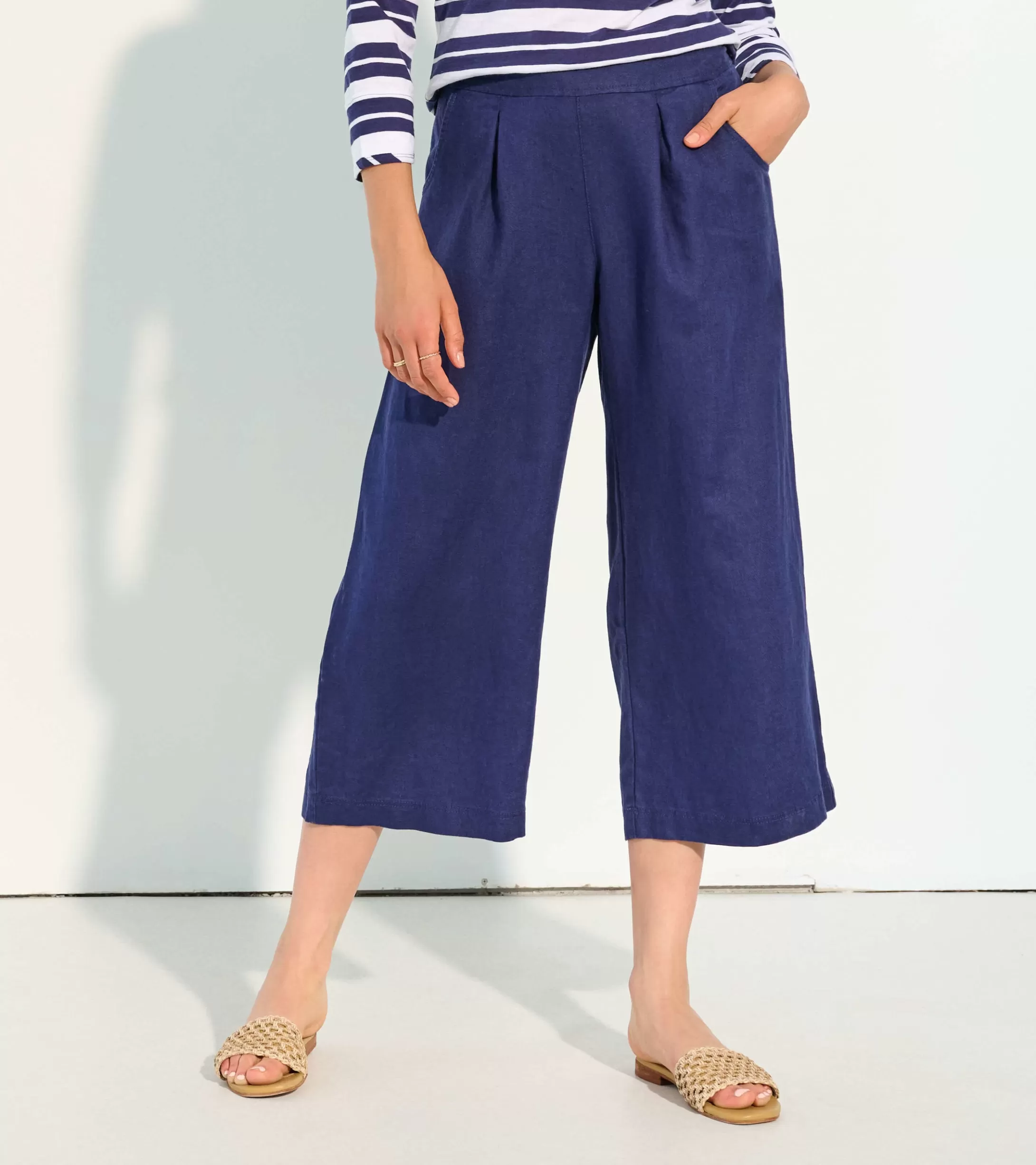 Hatley Cropped Wide Leg Pants - Navy Best